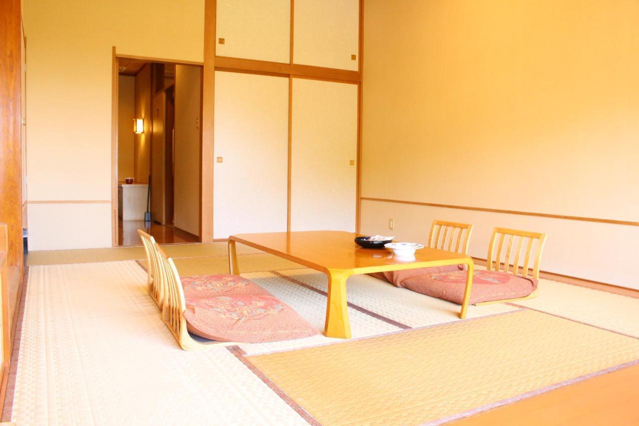 土湯温泉 やすらぎの宿 向瀧旅館 فوكوشيما المظهر الخارجي الصورة